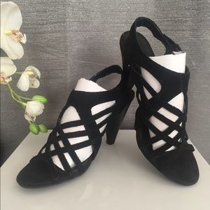 Kenneth Cole pre loved sandals